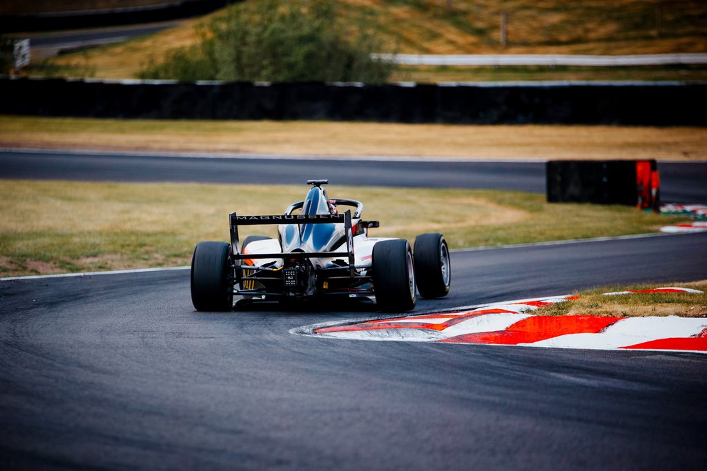 GB4: Luca Magnussen jagter point på Oulton Park
(Foto: Fortec Motorsports)